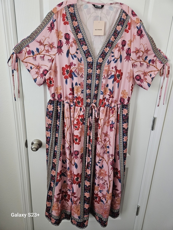 BloomChic Dresses & Skirts - BloomChic Pink Floral V-Neck Drawstring Dress